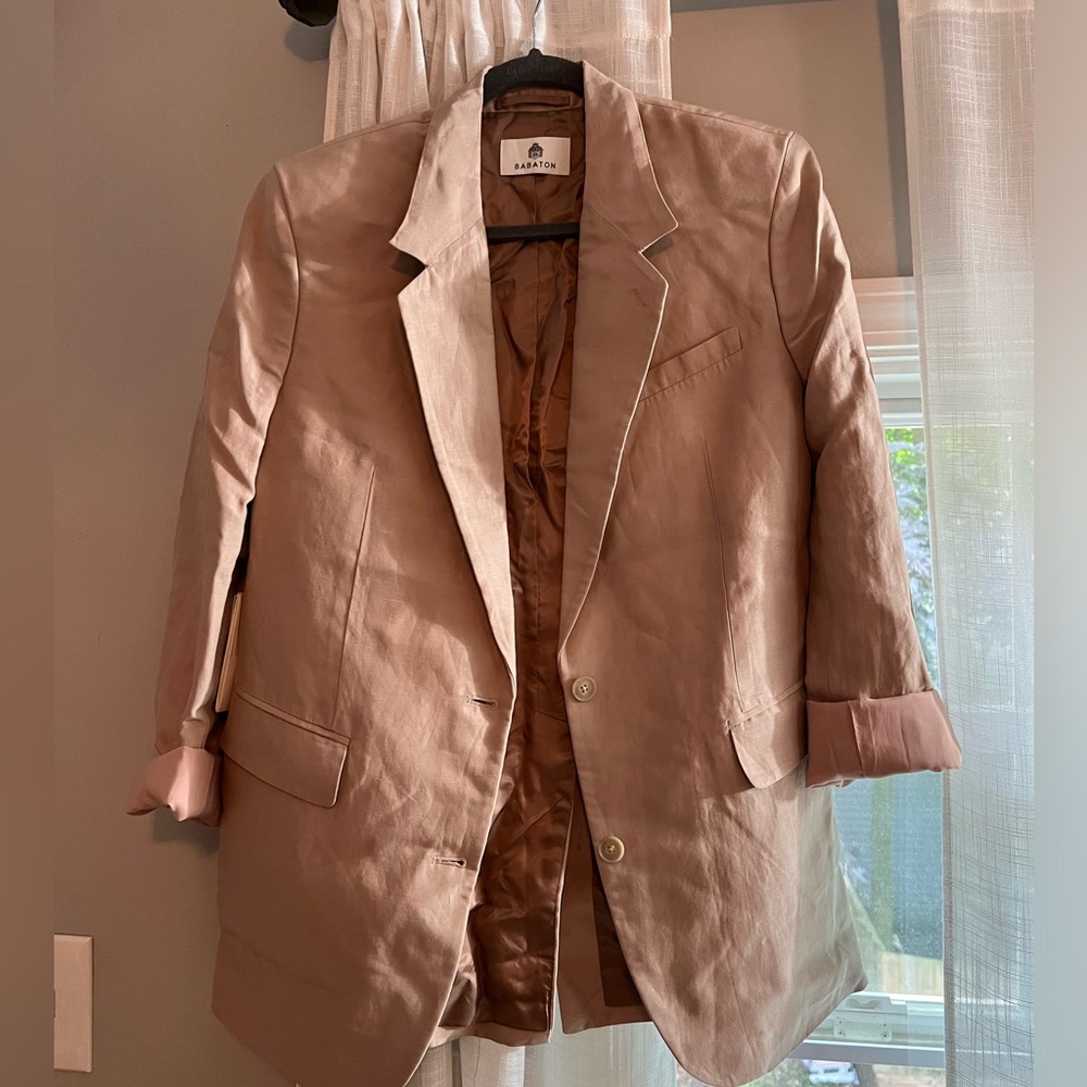 Brand new (tags on) Aritzia blazer